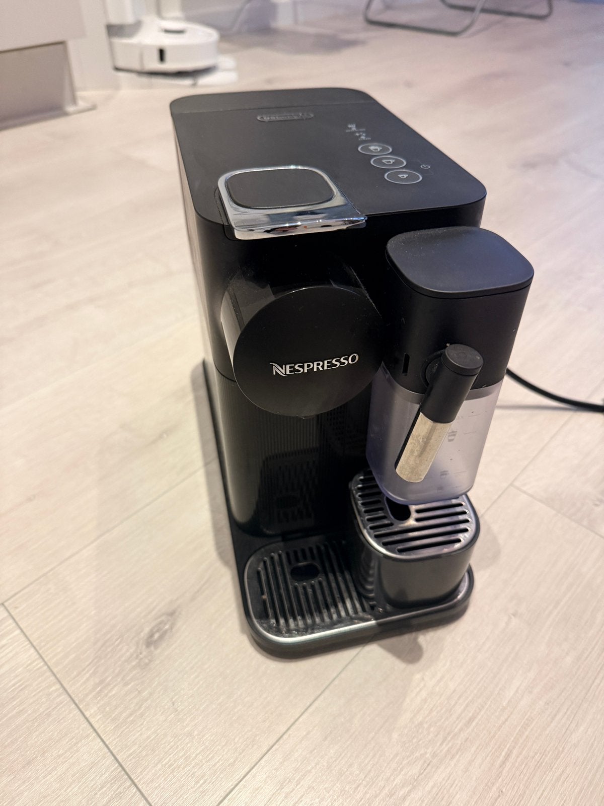 De’Longhi Nespresso Koffie cupmachine, Ophalen of Verzenden, Zo goed als nieuw, Koffiemachine