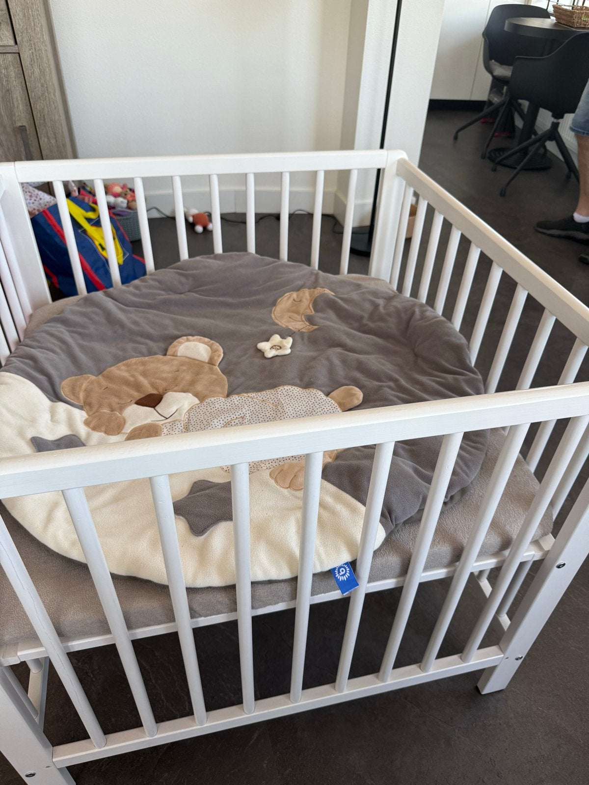 Wit houten box met matras en speelkleed, Ophalen, Gebruikt