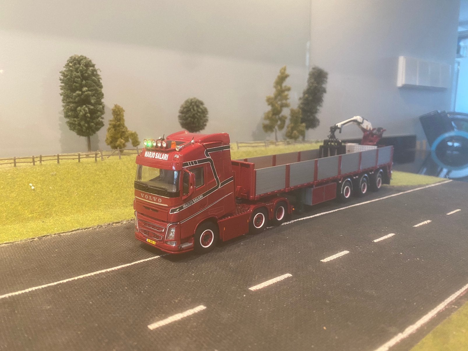Volvo FH met steenoplegger / steentrailer van Salari, Hobby en Vrije tijd, Ophalen of Verzenden, Zo goed als nieuw, Bus of Vrachtwagen