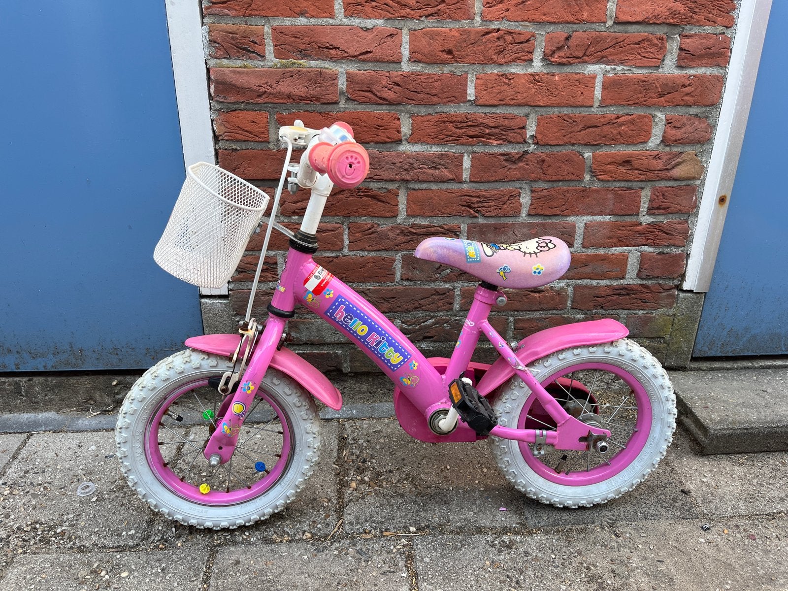 Roze Hello Kitty kinderfiets 12 inch, Zijwieltjes, Gebruikt, Velgrem, Ophalen of Verzenden
