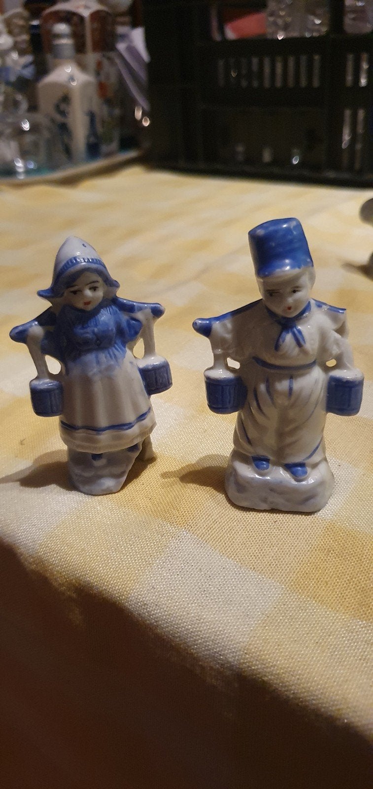 Delfts blauw beeldjes - jongen en meisje met emmers, Ophalen of Verzenden