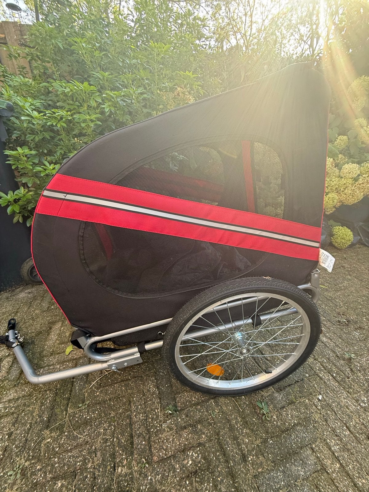 BRASQ Hondenkar / Fietskar voor huisdieren - Rood/Zwart, Ophalen, Opvouwbaar, 20 tot 40 kg, Zo goed als nieuw