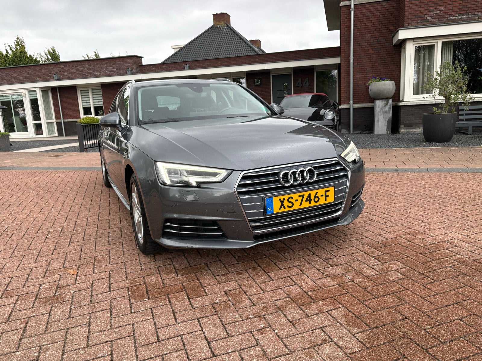 Audi A4 2.0 Tfsi Mhev 190pk S Tronic 2018 Grijs, Auto's, Audi, Stof, 1984 cc, 1500 kg, Xenon verlichting