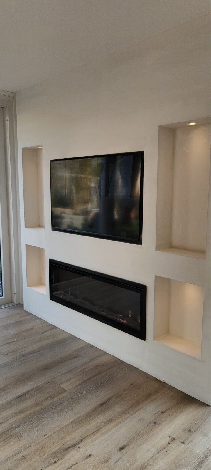 Foto 4 van Cinewall, koof, tv kast , sfeerhaard. Dicoratie. Media-wall