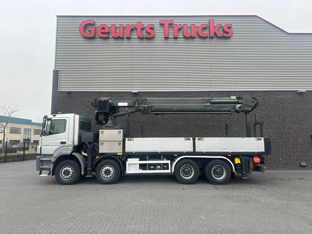 Mercedes-Benz Axor 3243 8X4 BB + MKG HMK 350 + JIB MONTAGEKR, Automaat, Euro 5, 428 pk, Mercedes-Benz