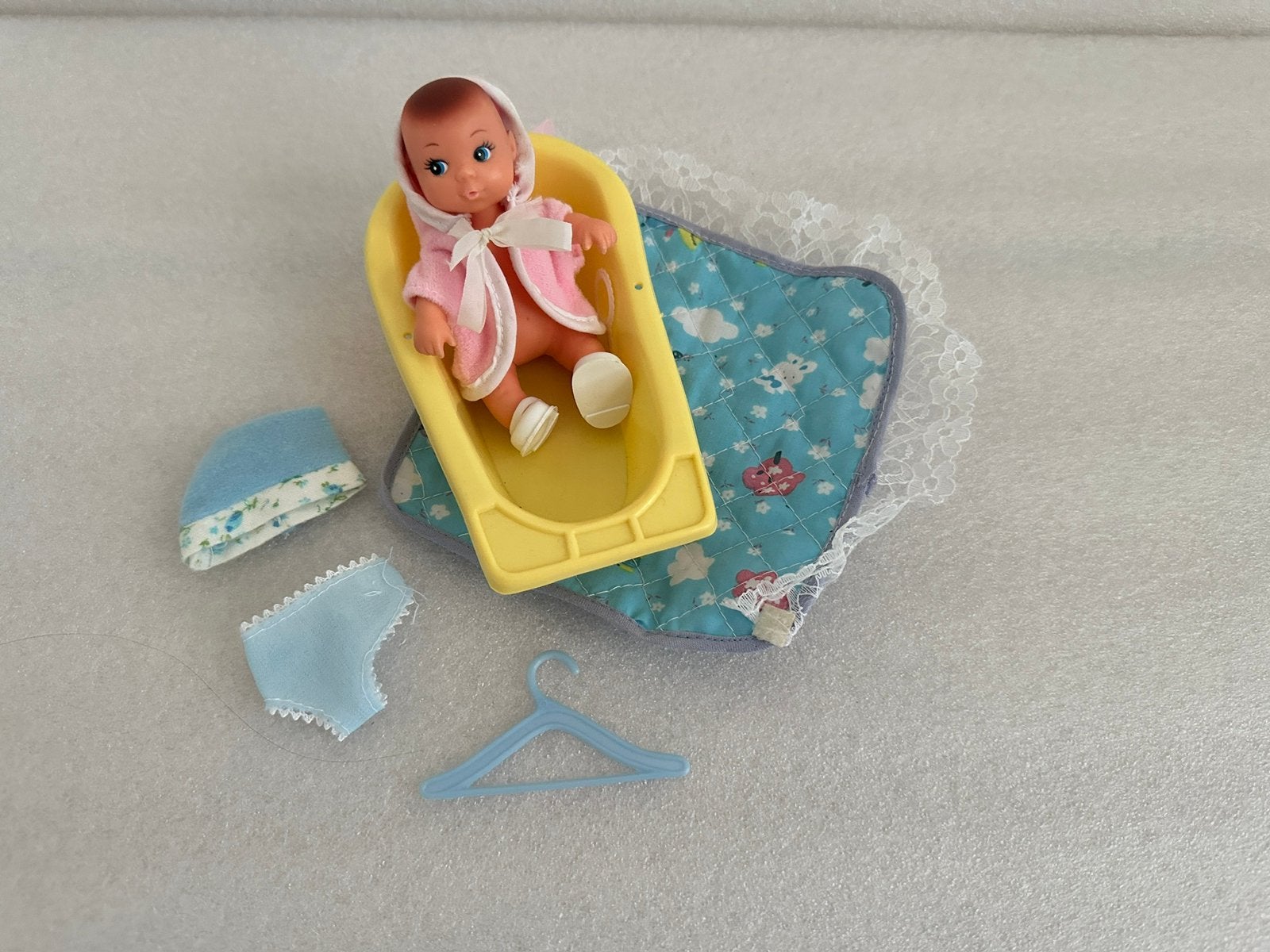 Vintage Barbie baby popje, Kinderen en Baby's, Speelgoed | Poppen, Ophalen of Verzenden, Zo goed als nieuw, Barbie