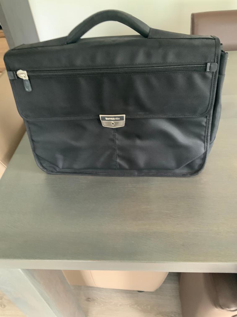 Zgan zwarte werk/laptop tas SAMSONITE leuk prijsje, Computers en Software, Laptoptassen, Ophalen of Verzenden, 17 inch of meer