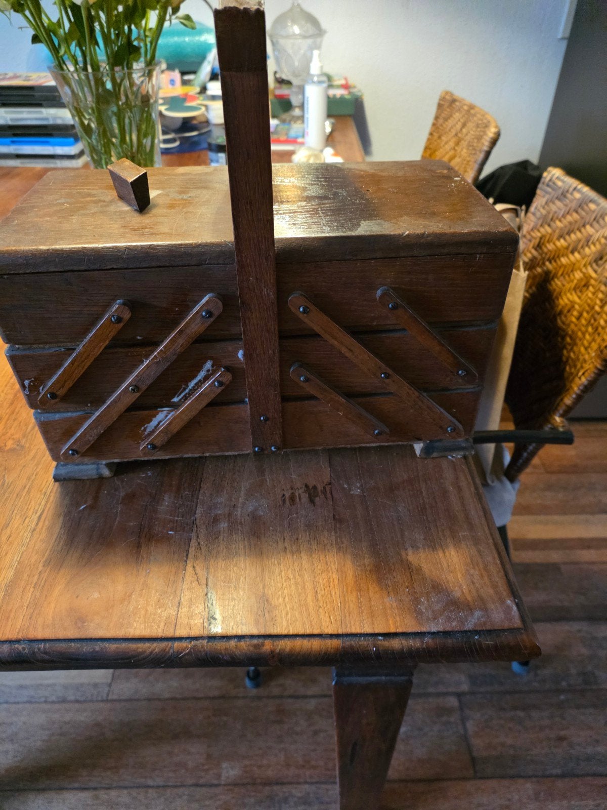 Grote vintage houten naaidoos met uitschuifbare vakken, Hobby en Vrije tijd, Naaien en Fournituren, Ophalen, Gebruikt, Overige typen