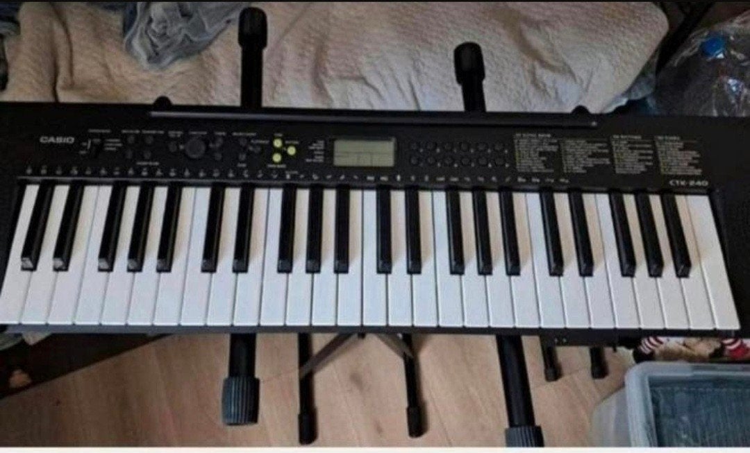 Casio keyboard CTK-240 met standaard, Muziek en Instrumenten, Casio, Zo goed als nieuw, Met standaard, Ophalen