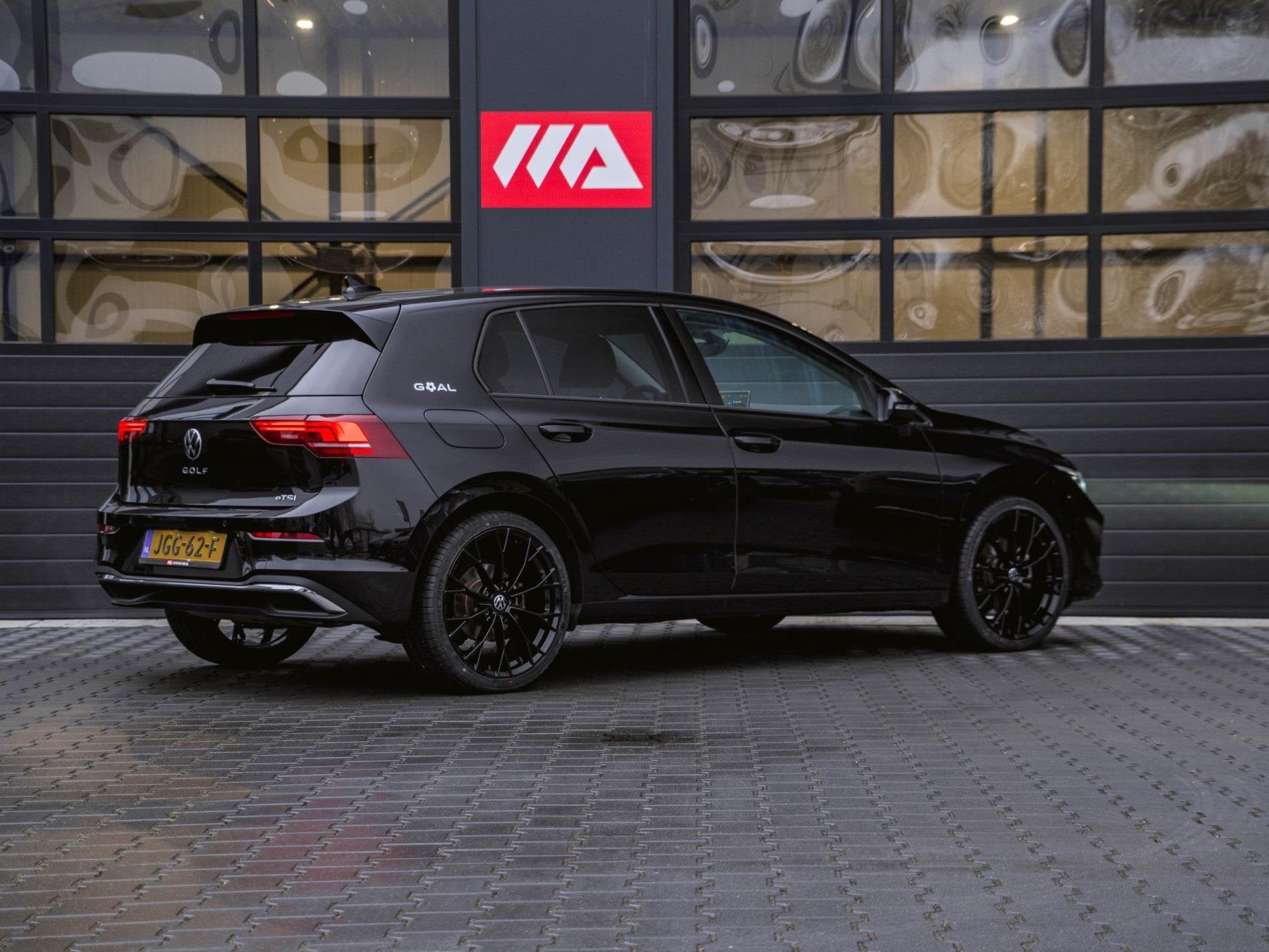 Volkswagen Golf 1.5 eTSI 150pk | Trekhaak | Stoelverwarming, 4 cilinders, 150 pk, Leder en Stof, Zwart