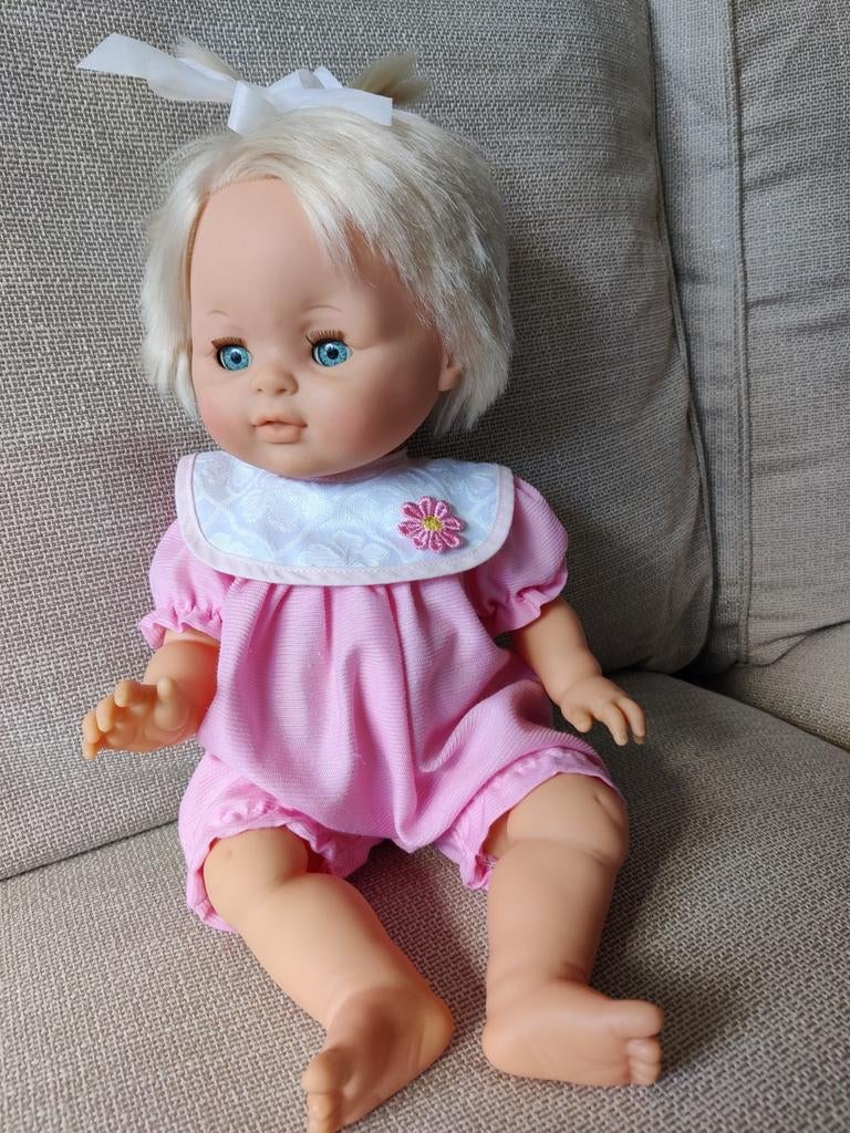 Lief popje 40 cm met blonde haren en blauwe ogen, Ophalen of Verzenden