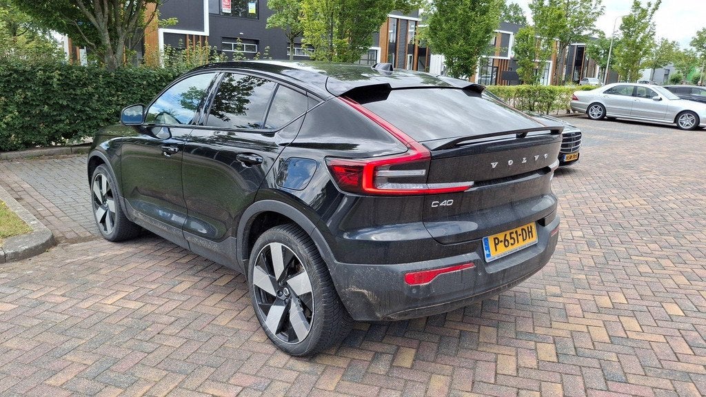 Volvo C40 Recharge Twin Intro Edition 78 kWh | PANORAMADAK |, Auto's, Volvo, 12 maanden, Zwart, Origineel Nederlands, Vierwielaandrijving