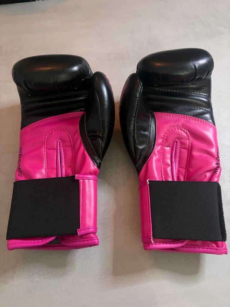Kickbokshandschoenen en scheenbeschermers - Adidas & Venum, Ophalen of Verzenden, Gebruikt, Boksbeschermers
