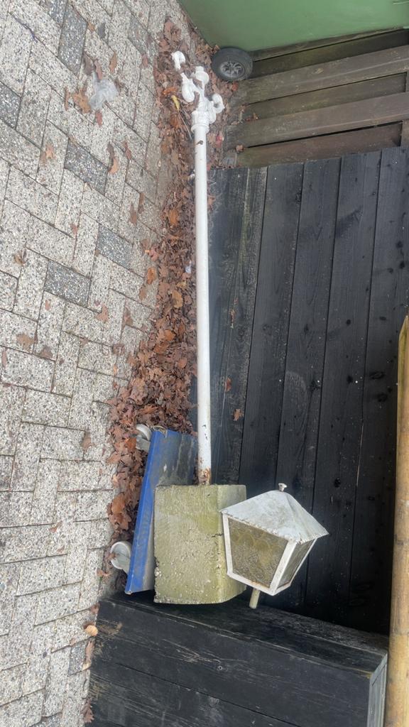 Witte lantaarnpaal met lamp, Ophalen, Gebruikt