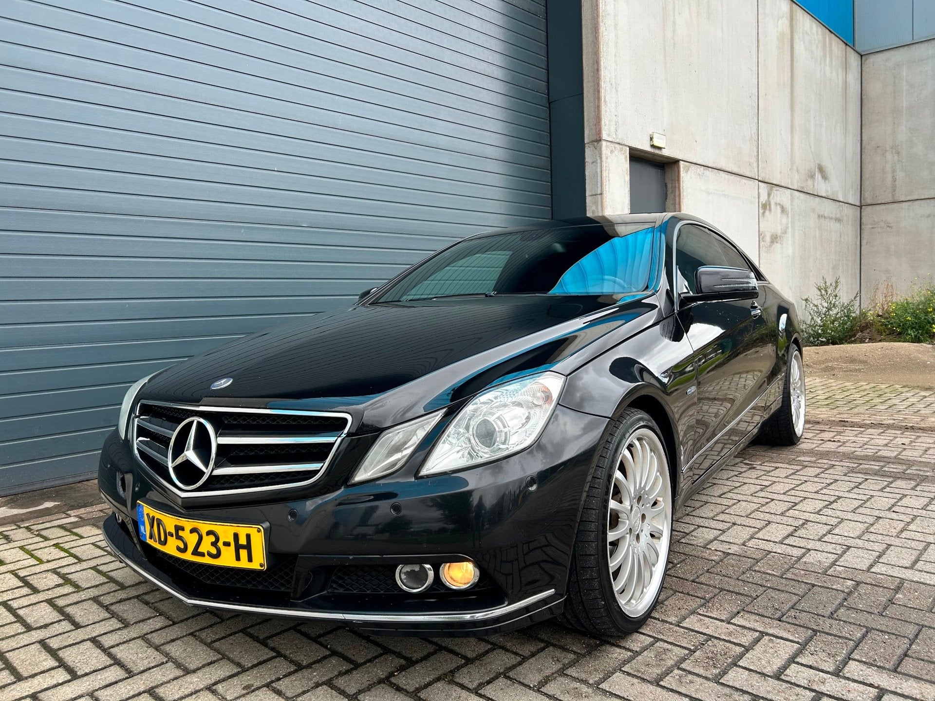 Mercedes-Benz E-klasse Coupé 200 CGI Elegance AUT NAVI, Auto's, Achterwielaandrijving, 4 cilinders, 4 stoelen, Zwart