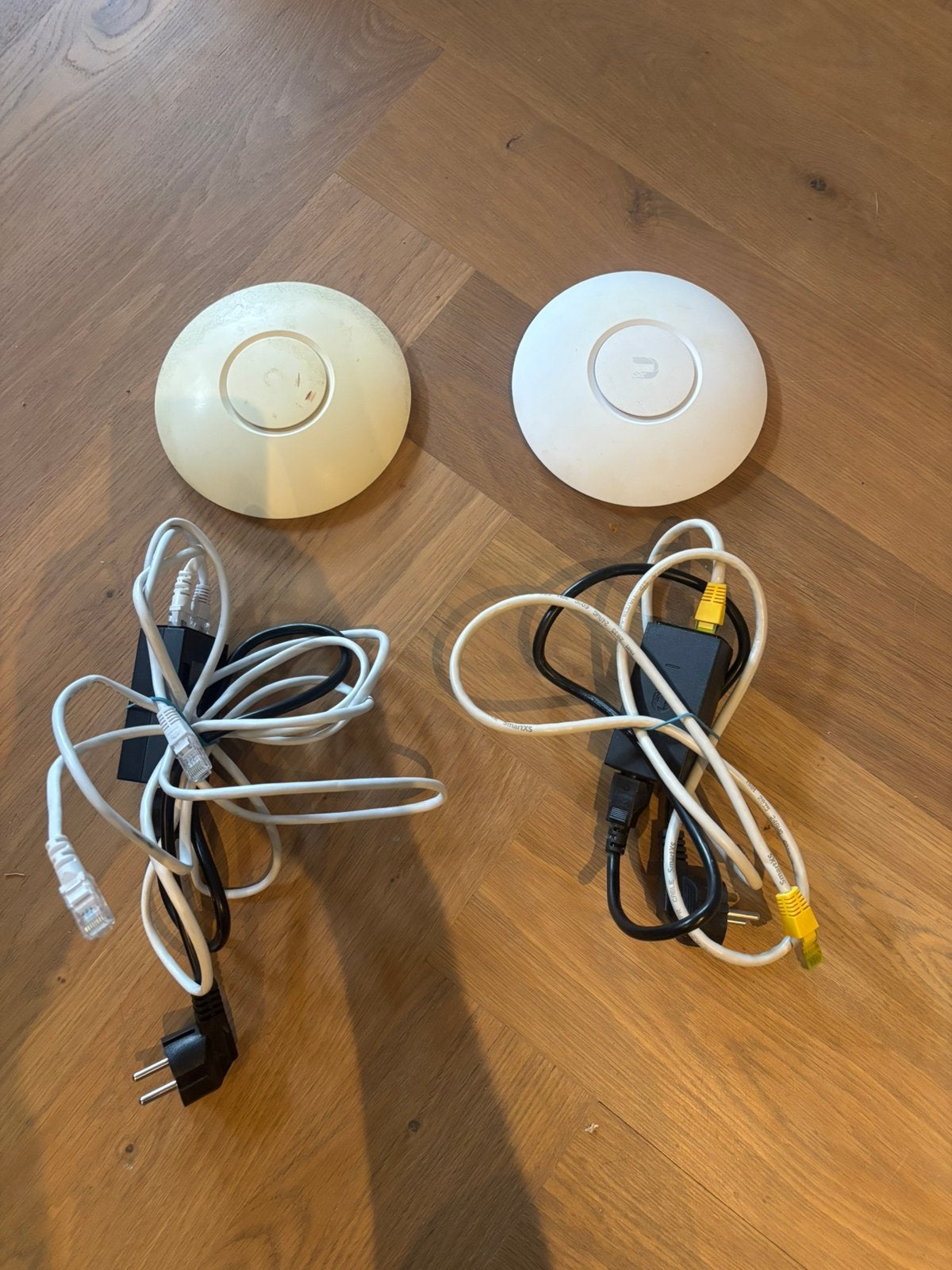 2x Ubiquiti UniFi AP AC Lite, Computers en Software, Ophalen of Verzenden, Zo goed als nieuw, Router