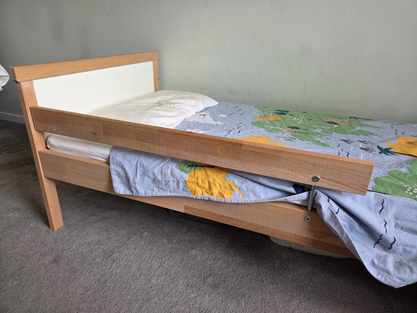 IKEA peuterbed met bedhekje, accessoires en eventueel matras, Ophalen, Wit, 190 cm of minder, Zo goed als nieuw