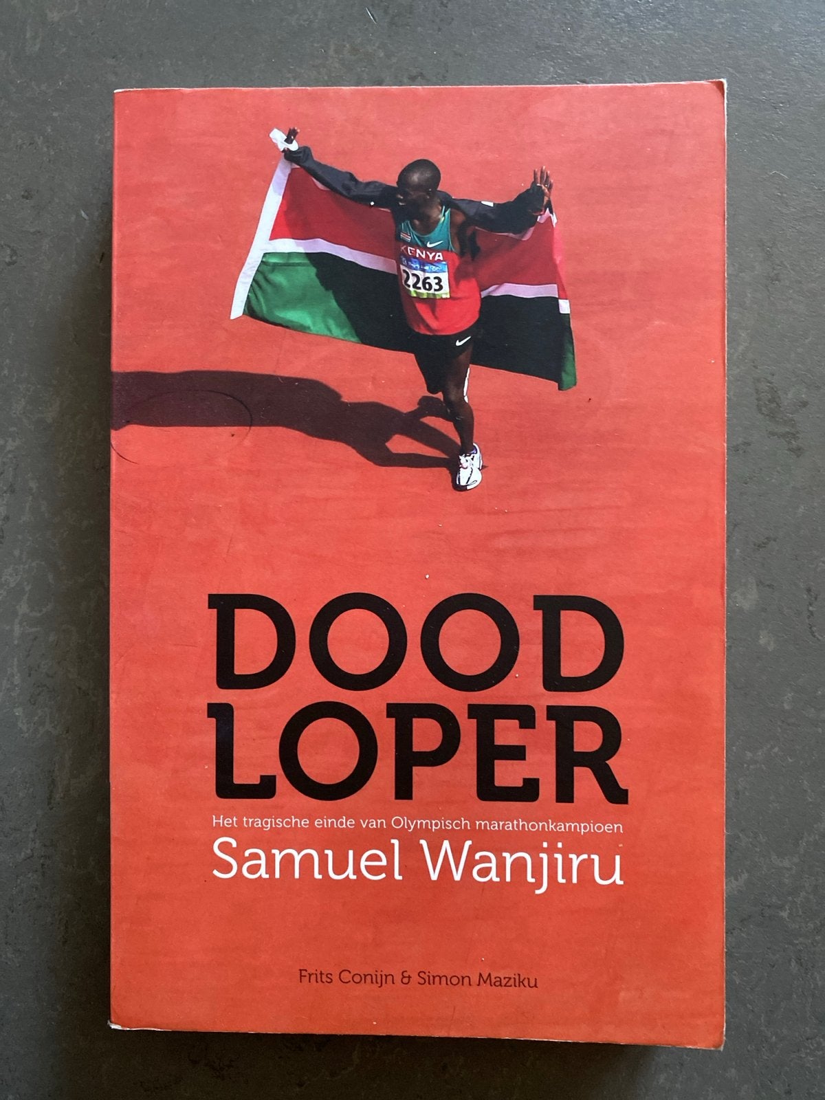 Dood Loper - Het tragische einde van Olympisch marathonkampi, Boeken, Ophalen of Verzenden, Gelezen, Lopen en Fietsen