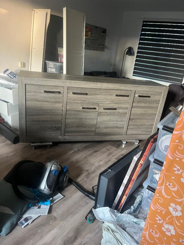 Complete set: Eettafel, stoelen, tv-meubel, dressoir, salont, Ophalen