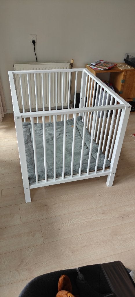 baby box (Bopita Sill Box)  + kussen (petit Amelie), Kinderen en Baby's, Ophalen, Zo goed als nieuw, Rechthoekig, In hoogte verstelbaar