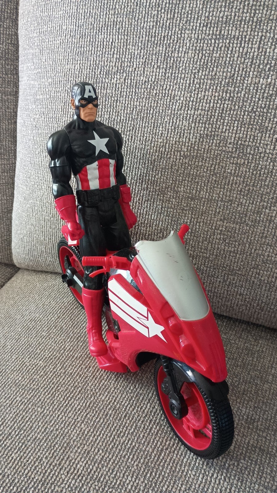 Captain America actiefiguur op motor, Ophalen of Verzenden, Zo goed als nieuw