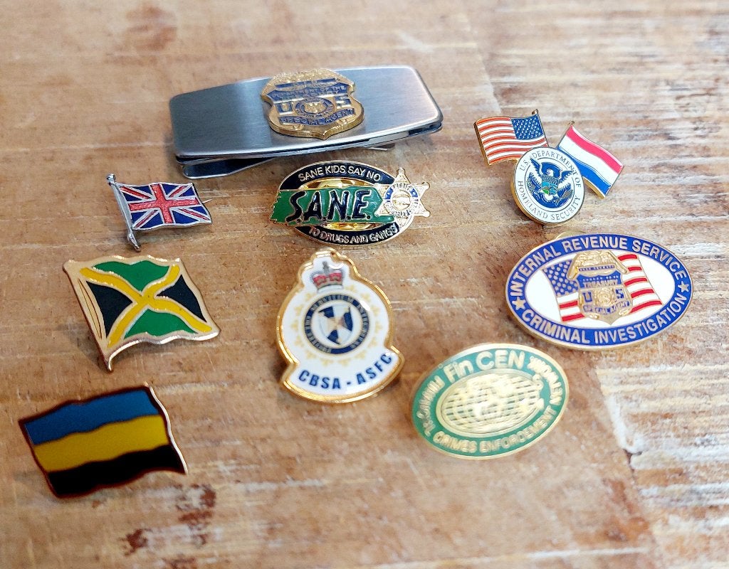 7 pins (4xUS) , speldje (Eng) en moneyclip (US), Ophalen of Verzenden, Overige onderwerpen