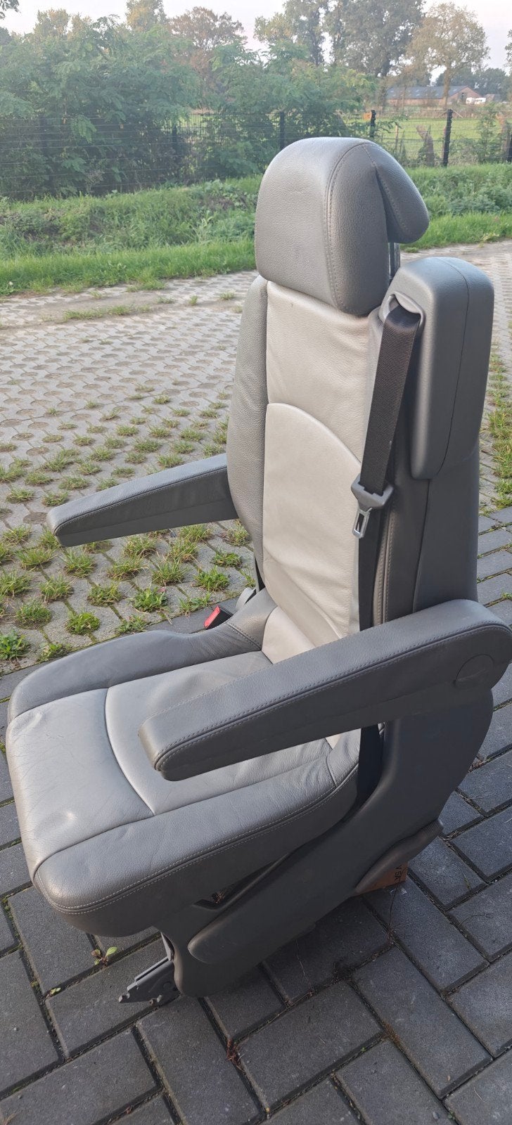 W639 of W447 Leren autostoel met armleuningen - Grijs, Auto-onderdelen, Ophalen, Gebruikt, Mercedes-Benz