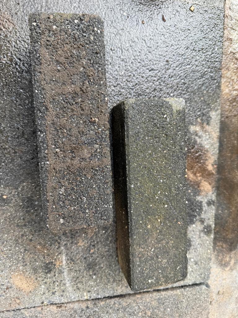 GRATIS Gebruikte betonklinkers en enkele terras tegels, Tuin en Terras, Ophalen, Gebruikt, Klinkers, 5 tot 10 m²