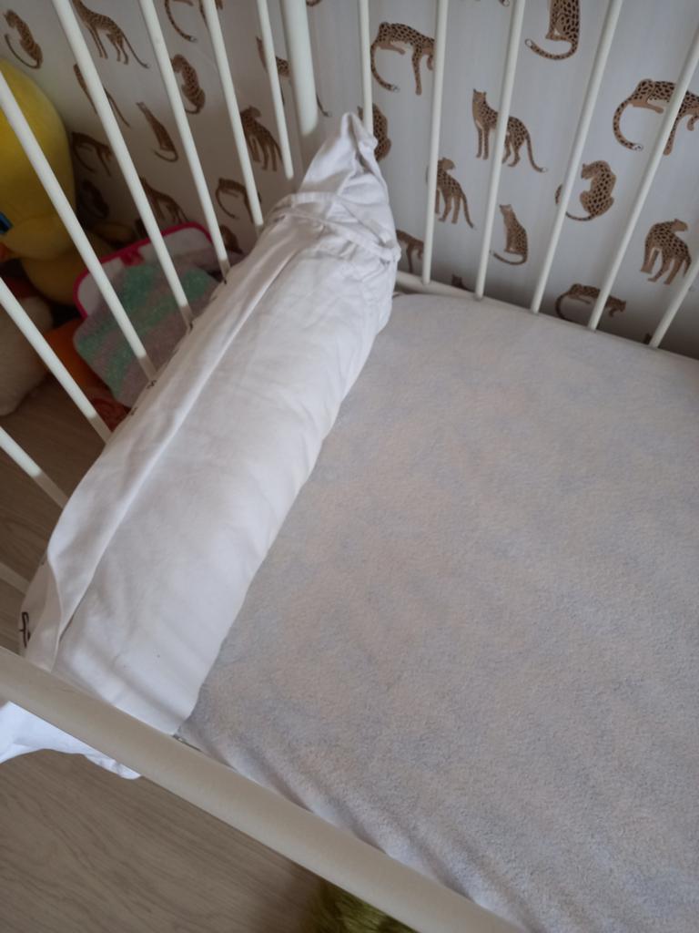 Vintage Wit Ledikant met Gouden Details, Ophalen, Gebruikt, 70 tot 85 cm, 140 tot 160 cm