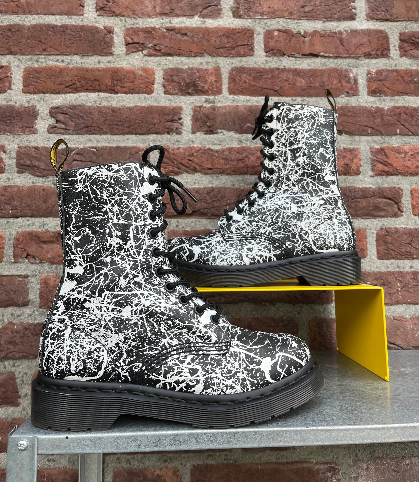 Dr. Martens 1490 Paint splatter maat 37, Dr. Martens, -, Zwart, -