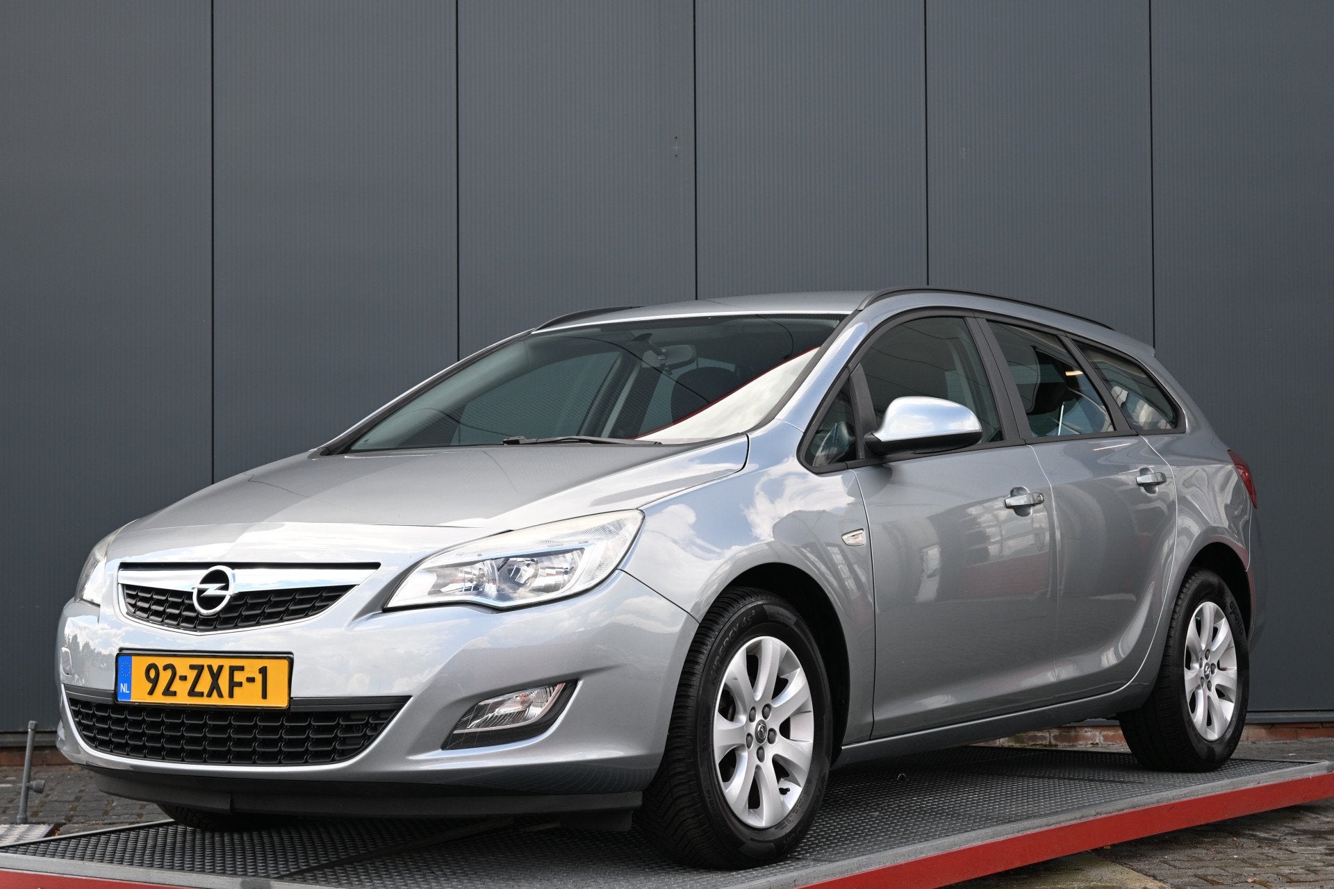 Opel Astra Sports Tourer 1.4 Turbo Business Edition trekhaak, Auto's, Voorwielaandrijving, Euro 5, Stof, Gebruikt