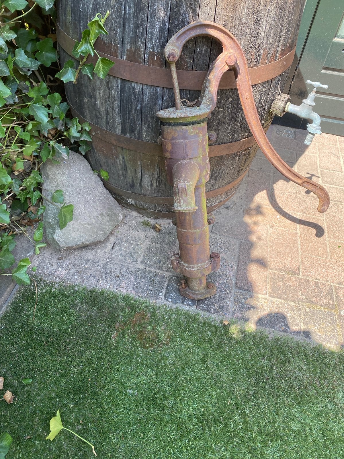 Antieke gietijzeren waterpomp - decoratie tuin, Ophalen, Gebruikt, Metaal, Met pomp