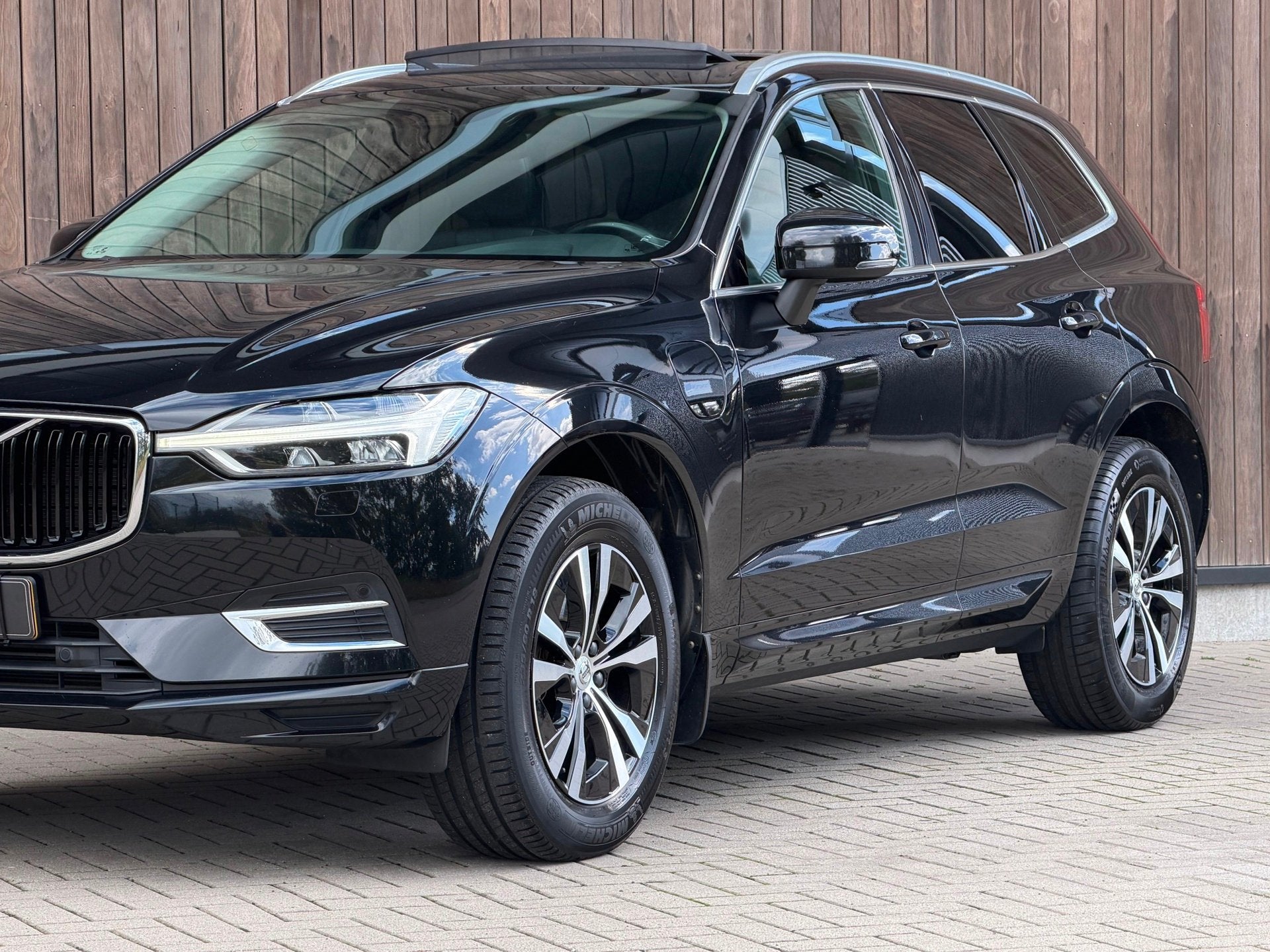 Volvo XC60 2.0 T8 Twin Engine AWD Momentum / Panoramadak /, Auto's, Automaat, Gebruikt, 1969 cc, 138 €/maand