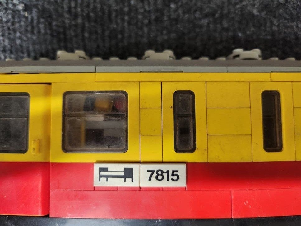 Te koop gevraagd gele ramen van lego trein,  smal en breed, Ophalen of Verzenden