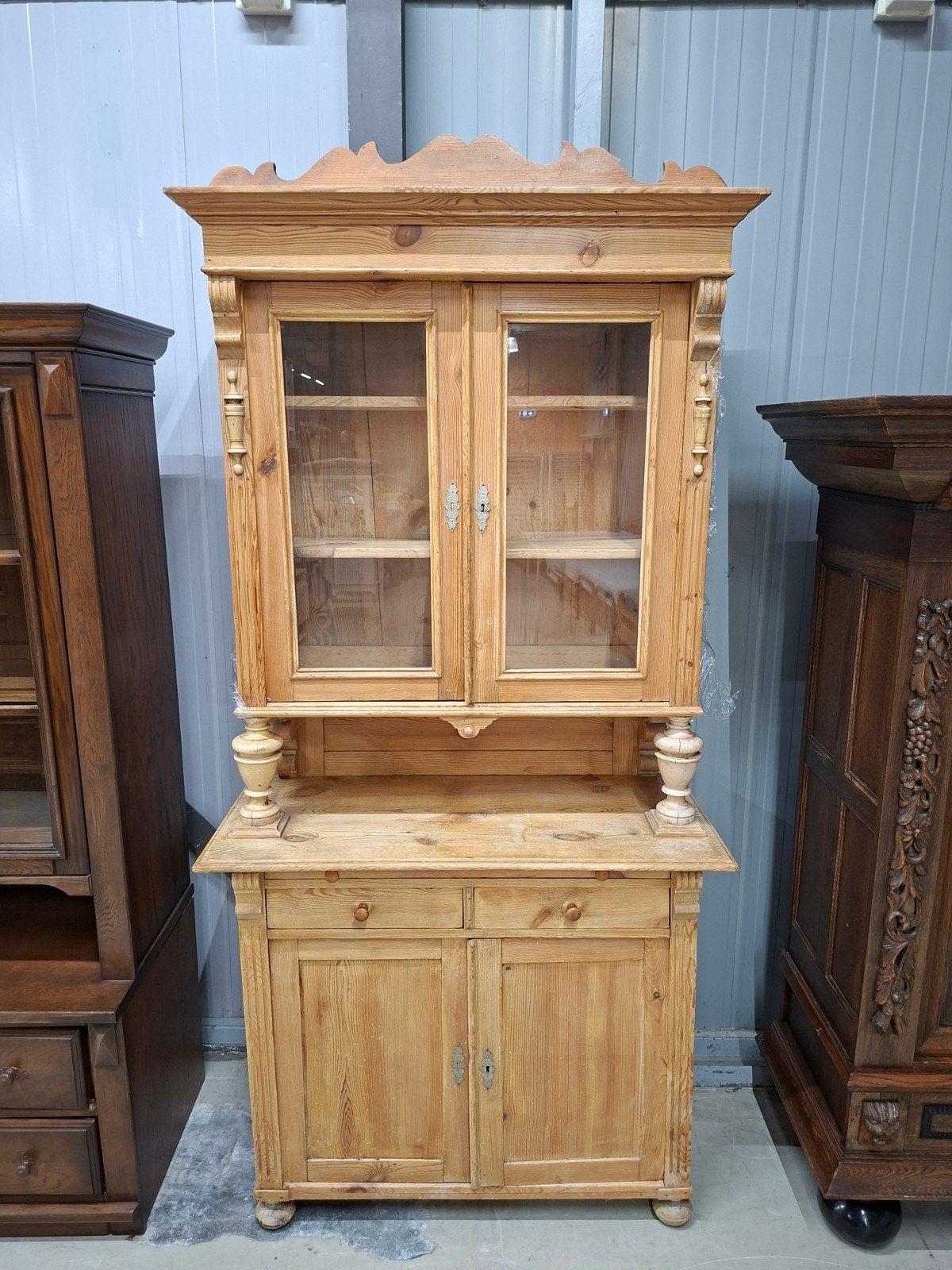 Antieke grenen buffetkast met glazen deuren, Huis en Inrichting, Gebruikt, 100 tot 150 cm, U, M