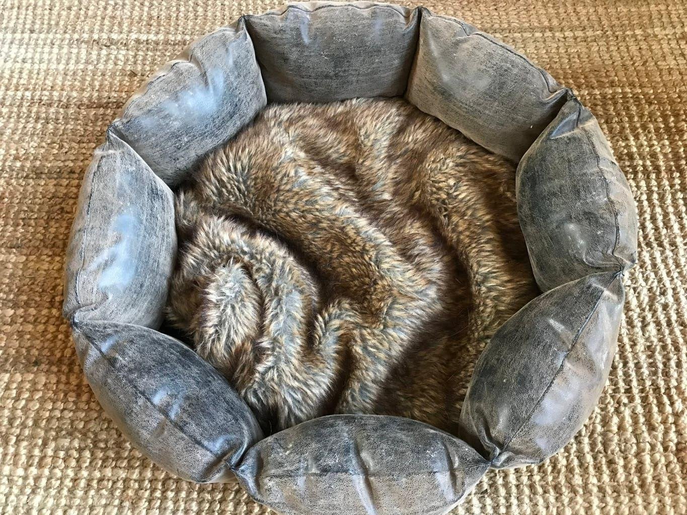 Hondenmand / kattenmand happy house bont / geschuurd leer, Dieren en Toebehoren, Ophalen of Verzenden, Gebruikt, Riet