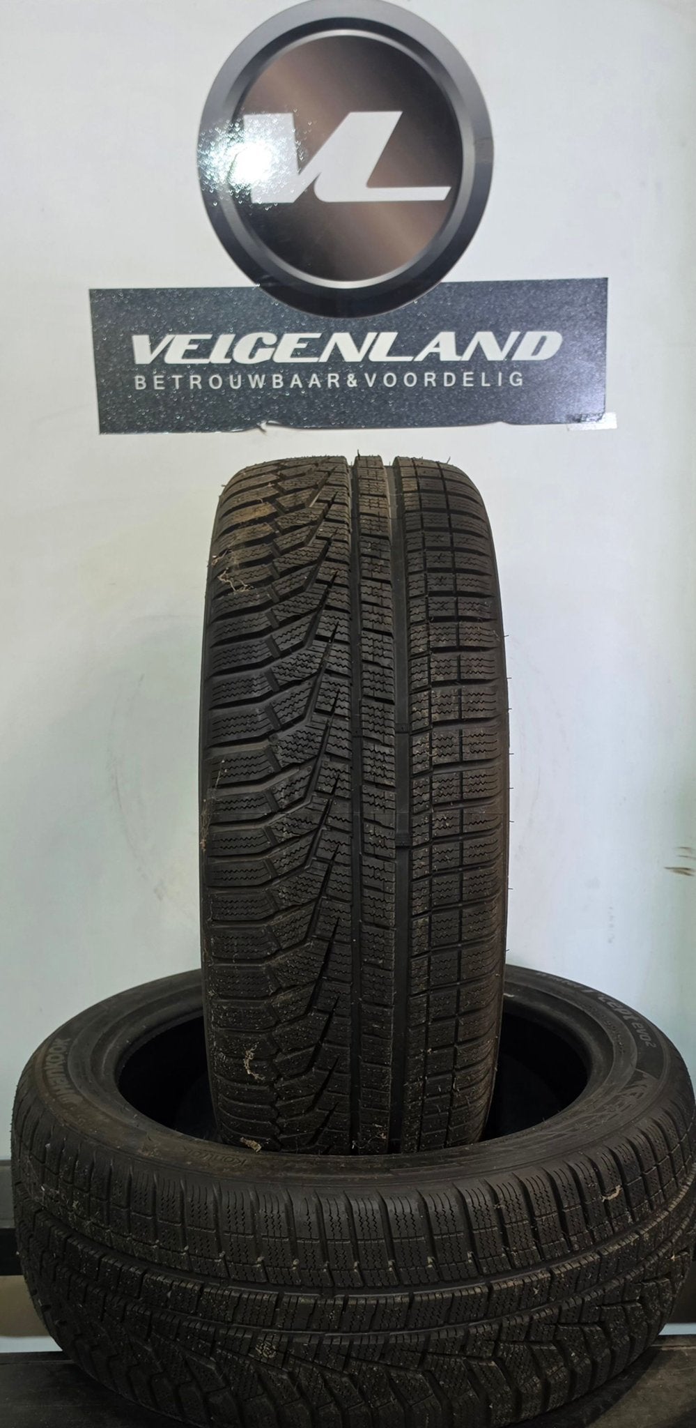 Hankook Winter I Cept Evo 2 235-45-19 2354519 235/45R19 99V, 19 inch, Gebruikt, -, -