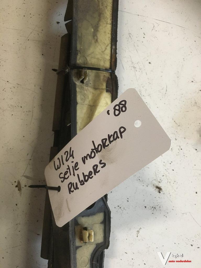 Mercedes W124 1 type 1985/ 1990 Set Motorkaprubbers