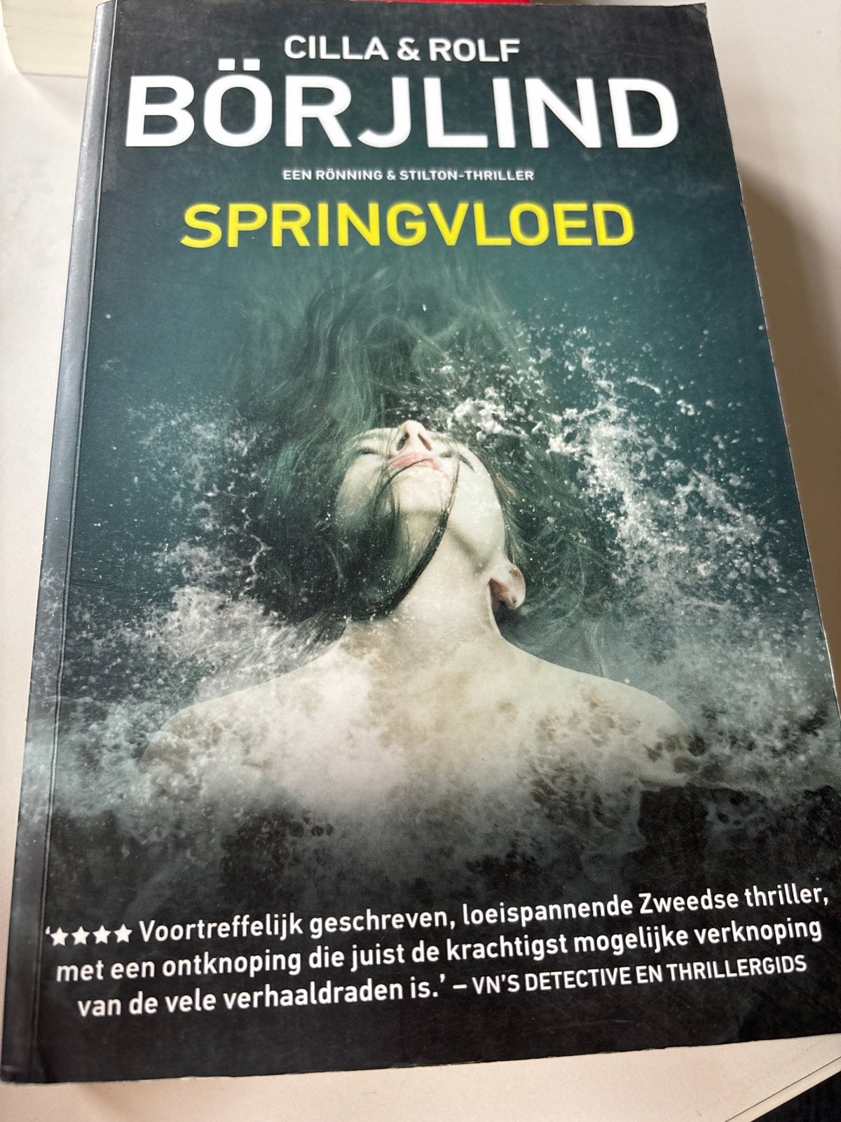 Springvloed - Cilla & Rolf Börjlind (Rönning & Stilton-thril, Ophalen of Verzenden, Zo goed als nieuw, Scandinavië