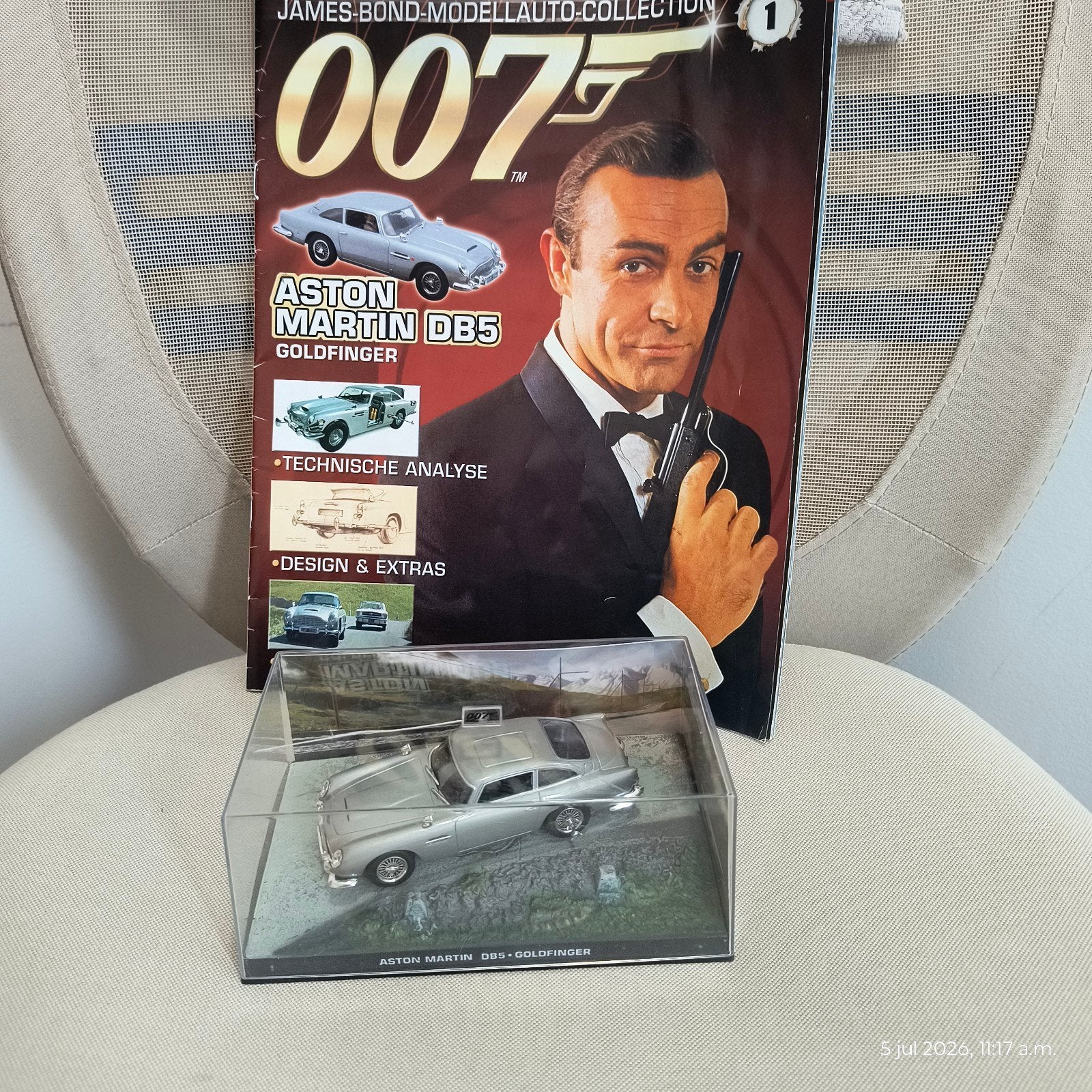 James Bond 007 Aston Martin DB5 Goldfinger modelauto 10 cm, Ophalen of Verzenden, Zo goed als nieuw