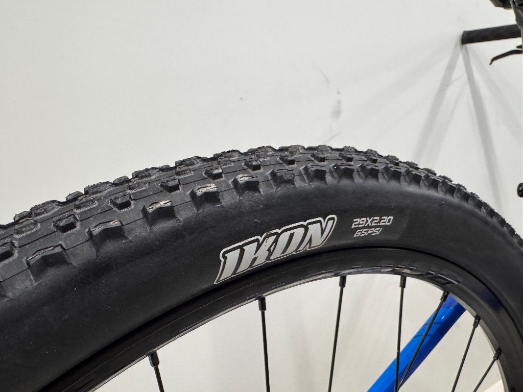 Foto 6 van Trek X-caliber 7 mountainbike Nieuwstaat 16 versnellingen