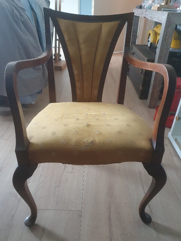 Antieke stoel met armleuningen en gele bekleding, Antiek en Kunst, Ophalen