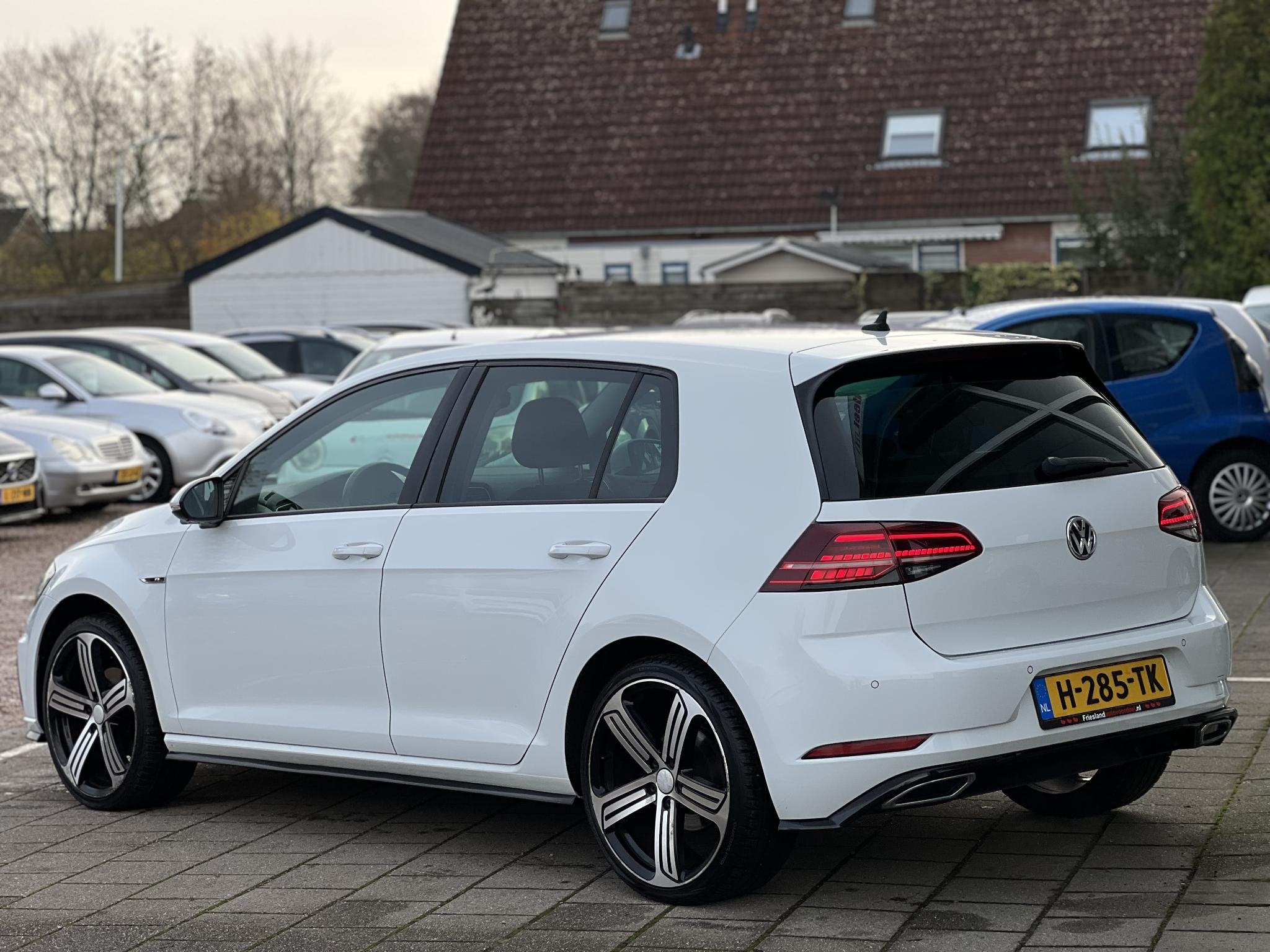 Volkswagen Golf 1.5 TSI Highline Business R 5 Deurs / Carpla, Auto's, Voorwielaandrijving, 4 cilinders, Wit, Bedrijf