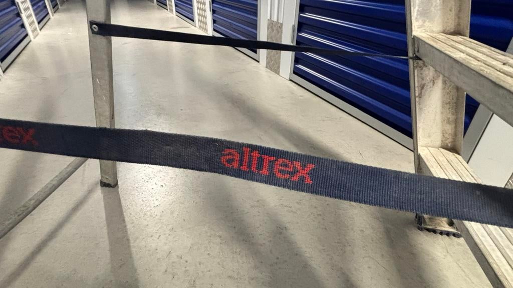 Altrex trap voor klussen of bouw - Veilig en stevig, Doe-het-zelf en Verbouw, Ladders en Trappen, Ophalen of Verzenden, Gebruikt