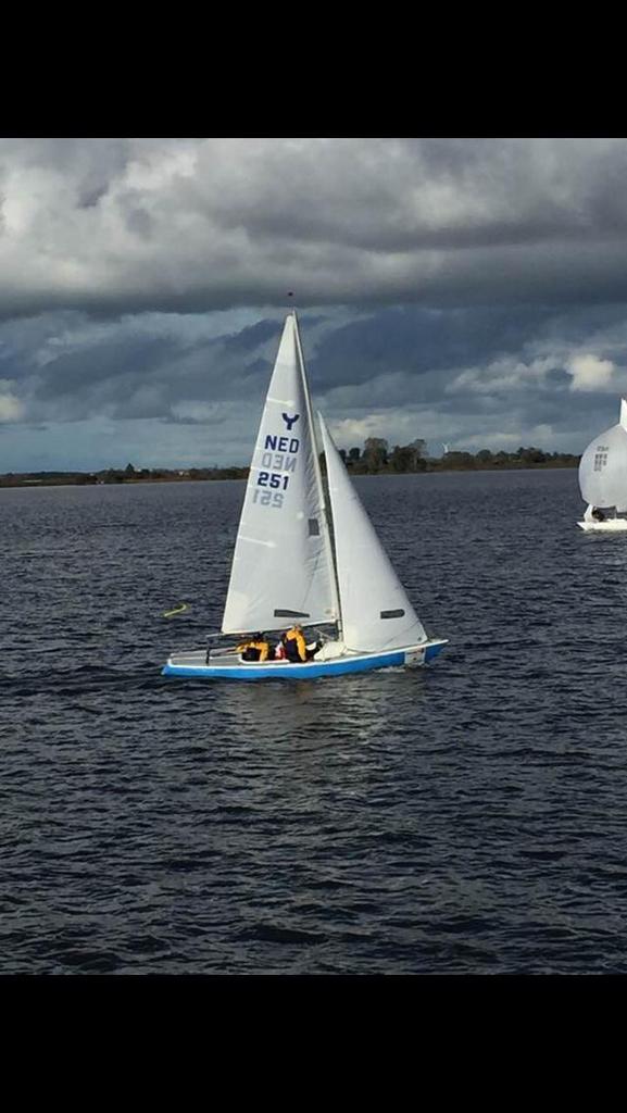 Zeilboot Yngling met trailer, Ophalen, Gebruikt, Benzine