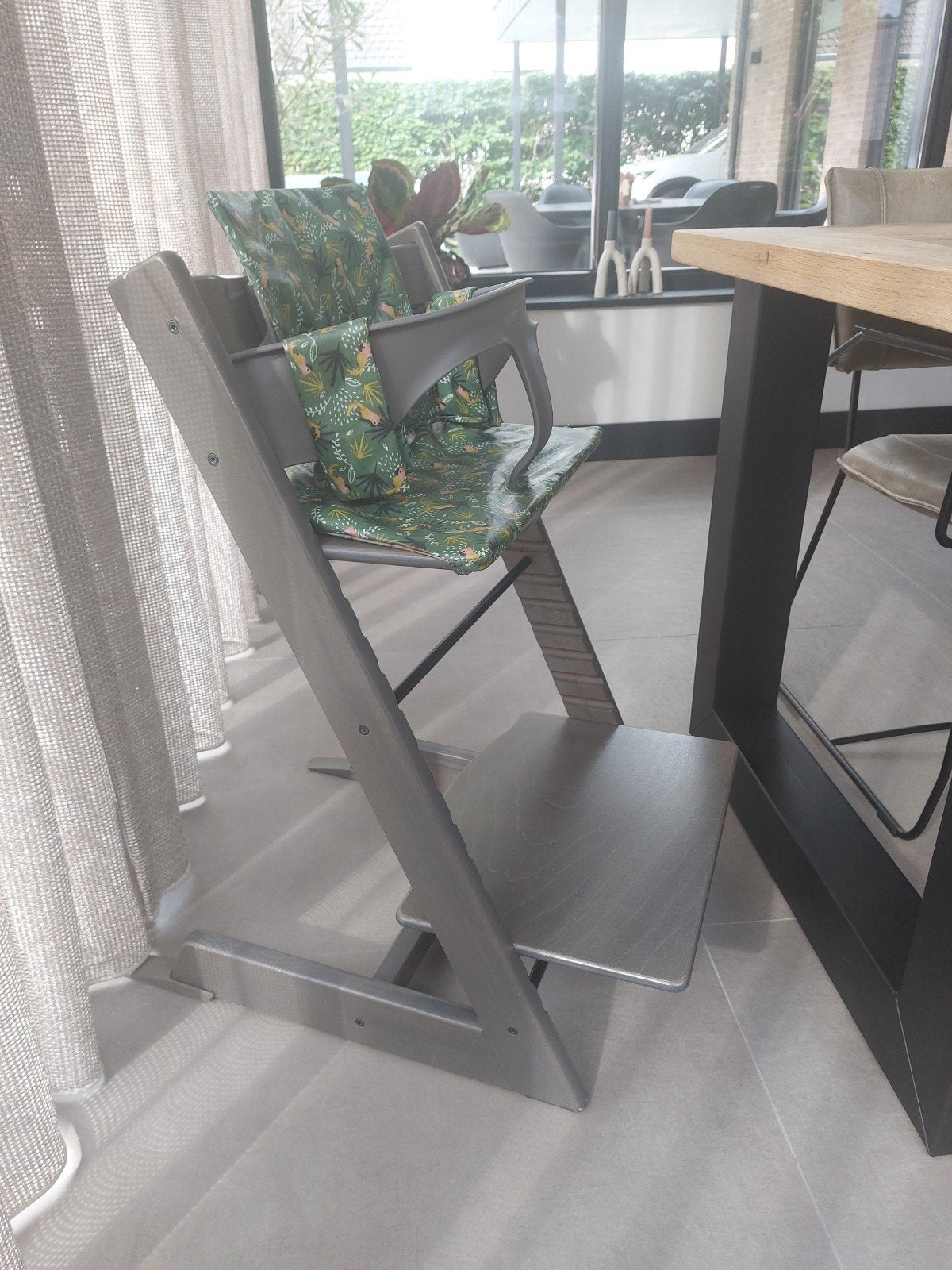 Stokke Tripp Trapp kinderstoel met accessoires, Ophalen, Zo goed als nieuw, Meegroeistoel, Gordel(s)