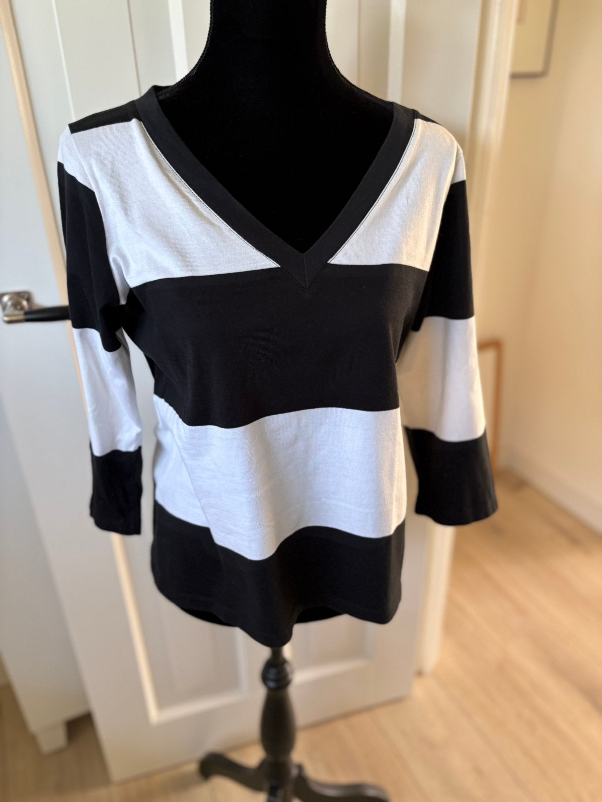 Marimekko sportief zwart/wit shirt Vhals 40 M izgst, Maat 38/40 (M), Wit, Ophalen of Verzenden, Zo goed als nieuw