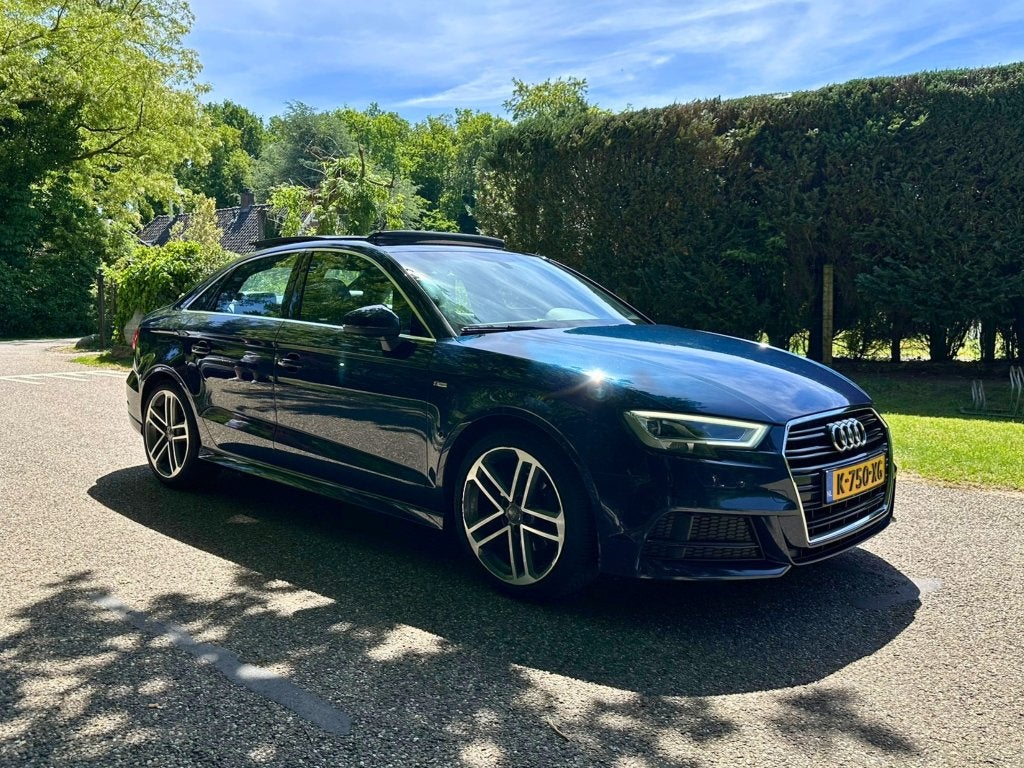 Audi A3 Limousine 1.4 TFSI S-Line, Virtual, CarPlay, Pano, Sportstoelen, 4 cilinders, 150 pk, Blauw