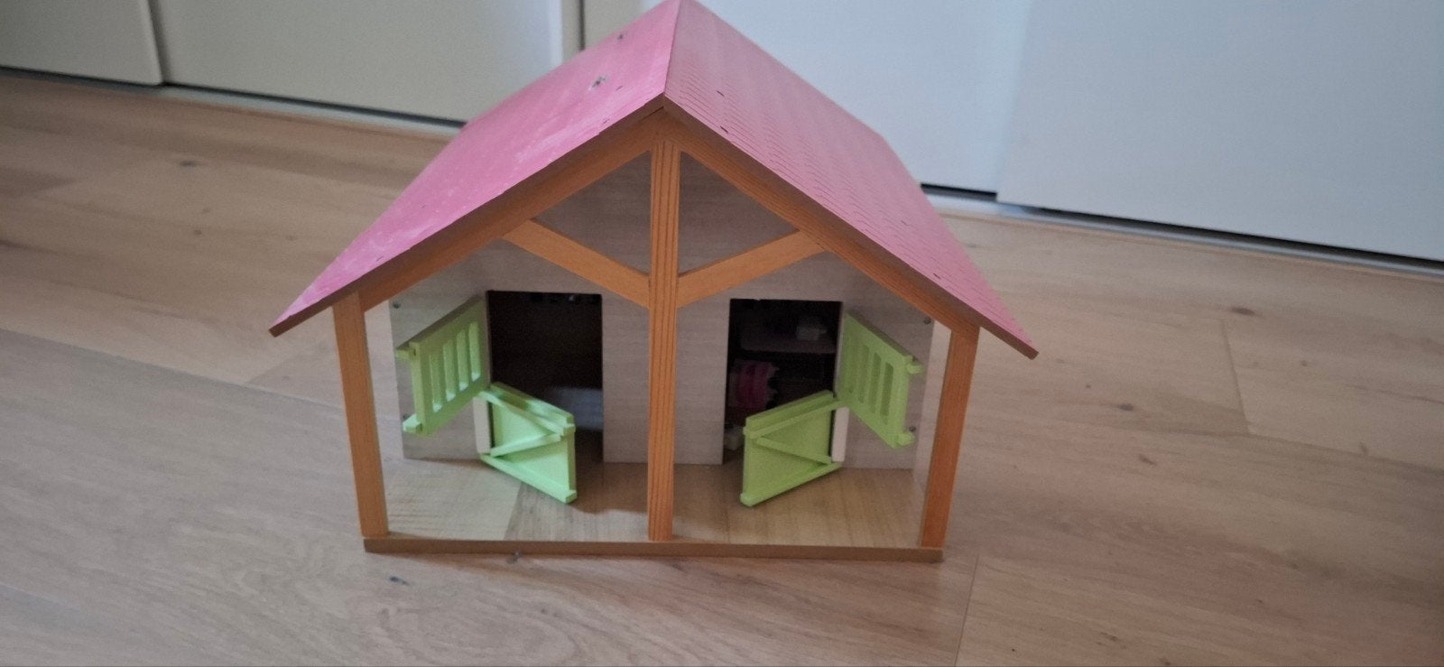 Kids globe houten paardenstal, Ophalen, Zo goed als nieuw