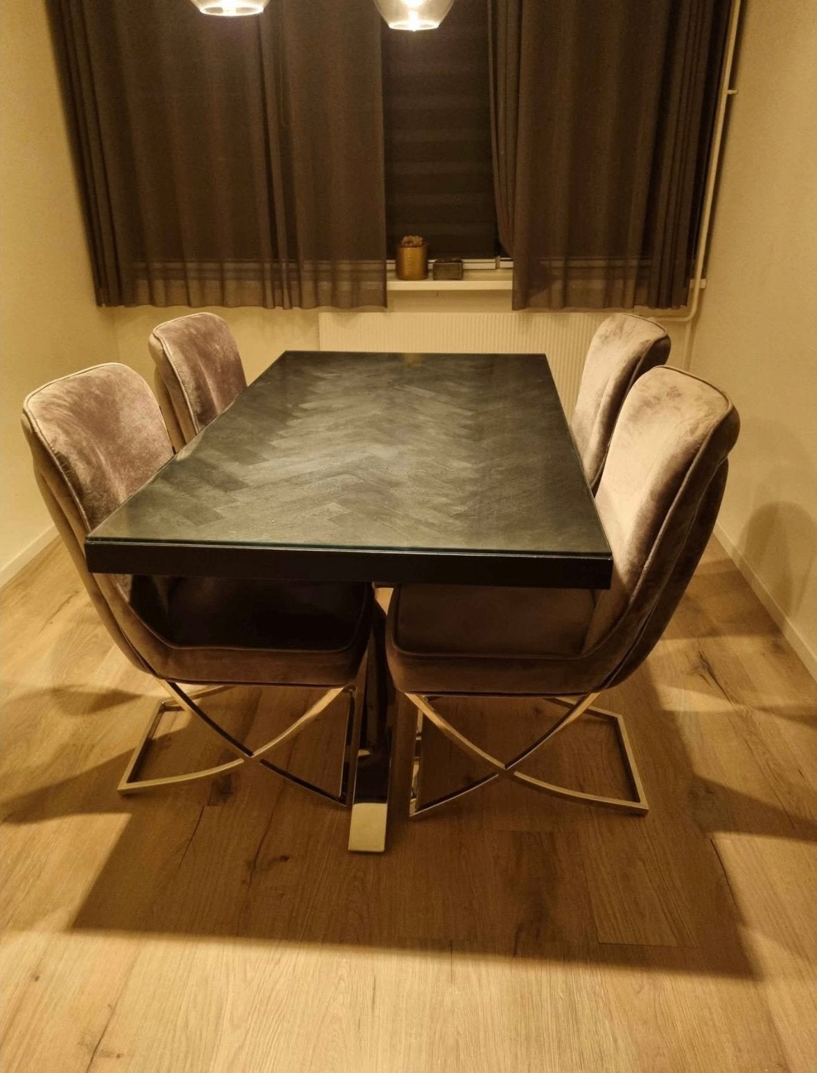 Visgraat tafel met stoelen + visgraat salon tafel, Ophalen, Zo goed als nieuw, Eric kuster, 4 tot 6 stoelen